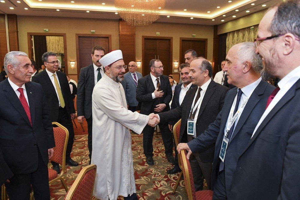 Diyanet İşleri Başkanı Erbaş Malatya’da kanaat önderleriyle bir araya geldi
