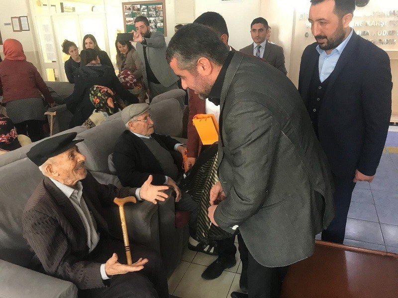 MHP’li Başkan, huzurevini ziyaret etti