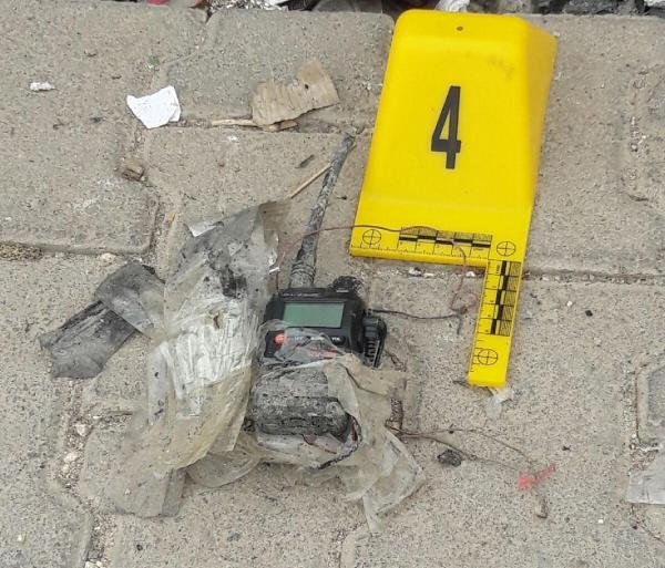 Temizlik görevlisi, okul yoluna tuzaklanan bombayı buldu