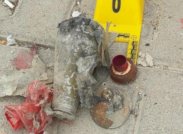 Temizlik görevlisi, okul yoluna tuzaklanan bombayı buldu