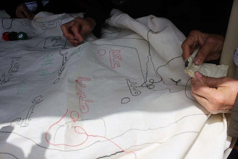 Filistinli kadınlar nakışla en uzun Filistin haritasını işledi