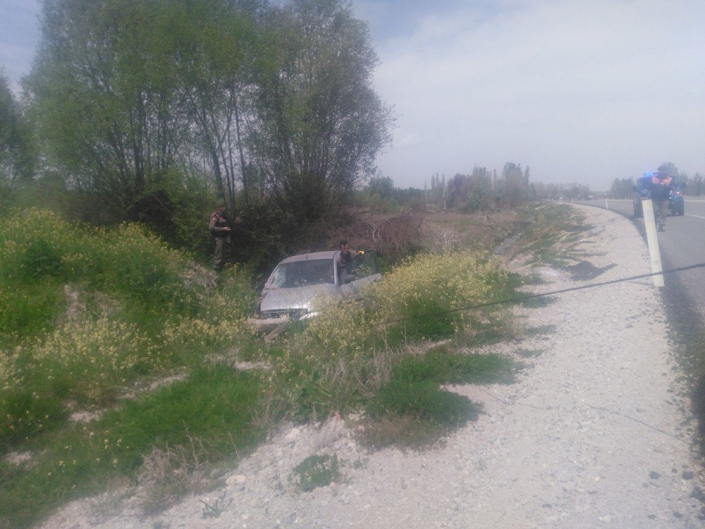 Konya’da otomobil kanala düştü: 1 yaralı