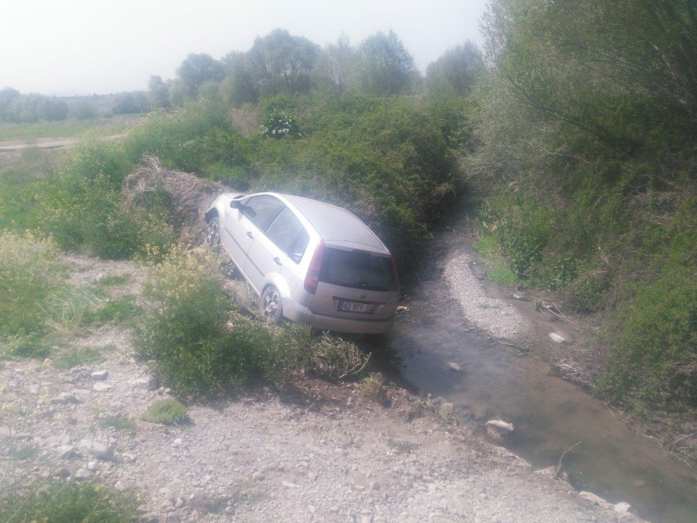 Konya’da otomobil kanala düştü: 1 yaralı