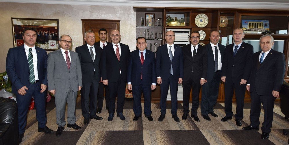 Hacısalihoğlu : "Bıçak sırtındaki firmalara kredi desteği sağlanmalı"