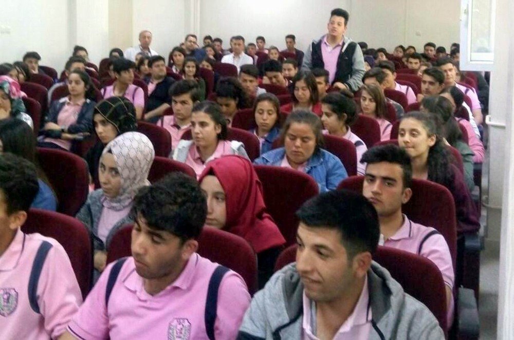 Rektör Karacoşkun Hacı Mehmet Koçarslan Anadolu Lisesi öğrencileriyle bir araya geldi