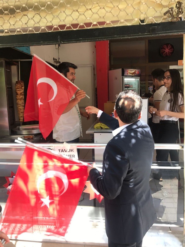 AK Parti Efeler’den bayraklı ziyaret