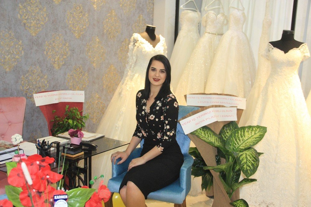 Antalyalı moda tasarımcısı Hakkari’de işyeri açtı