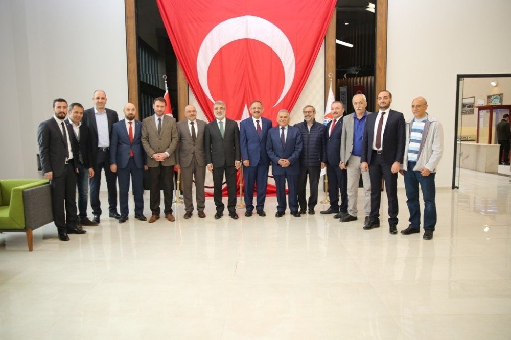 Bakan Özhaseki, Başkan Büyükkılıç’ı makamında ziyaret etti