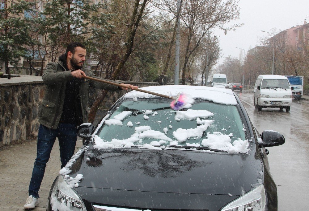 Erzurum’a baharda kar sürprizi