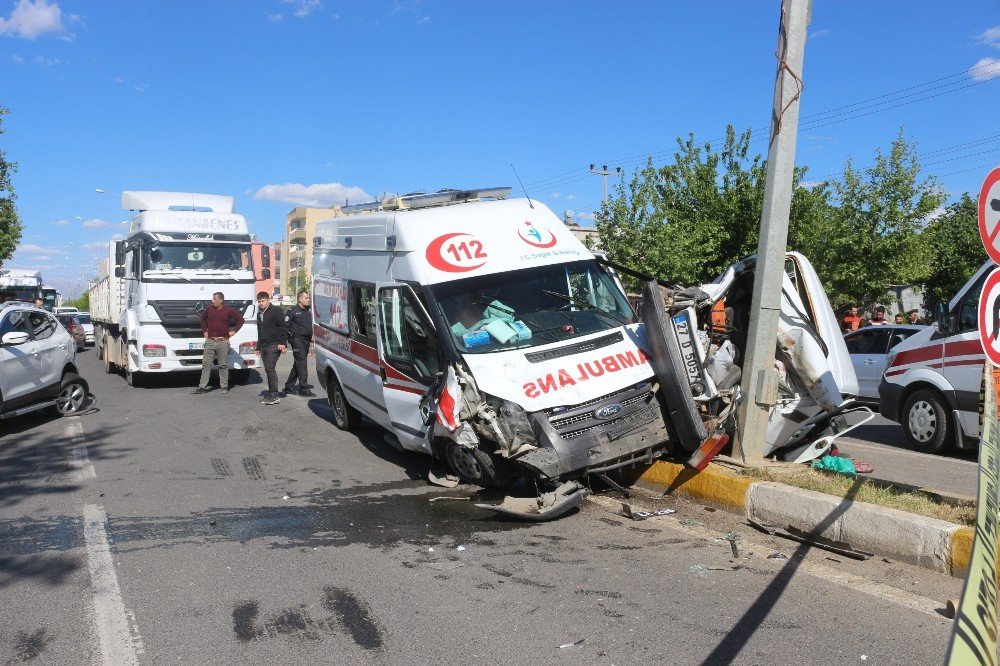 Adıyaman’da ambulansın da karıştığı zincirleme kaza: 5 yaralı