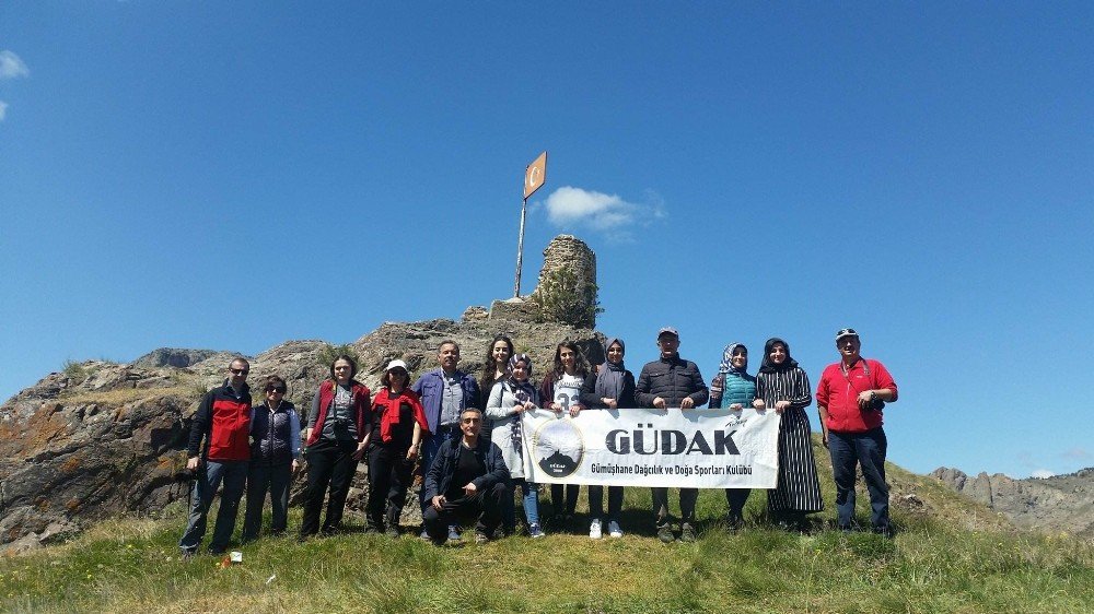 Gümüşhaneli dağcılardan Turizm Haftası yürüyüşü