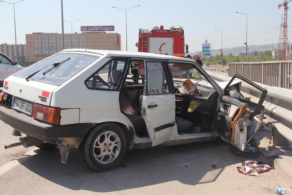 Kocaeli’de iki otomobil çarpıştı: 3 yaralı