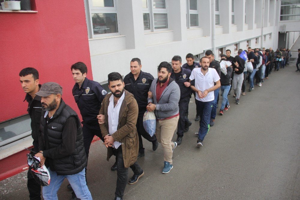 Adana merkezli 10 ilde yapılan "Son Alo" operasyonunda tutuklanan telefon dolandırıcısı Kemal Gözüaçık’ın Whatsapp’tan yaptığı telefon görüşmesinde elemanlarına verdiği dolandırıcılık önerileri ortaya çıktı