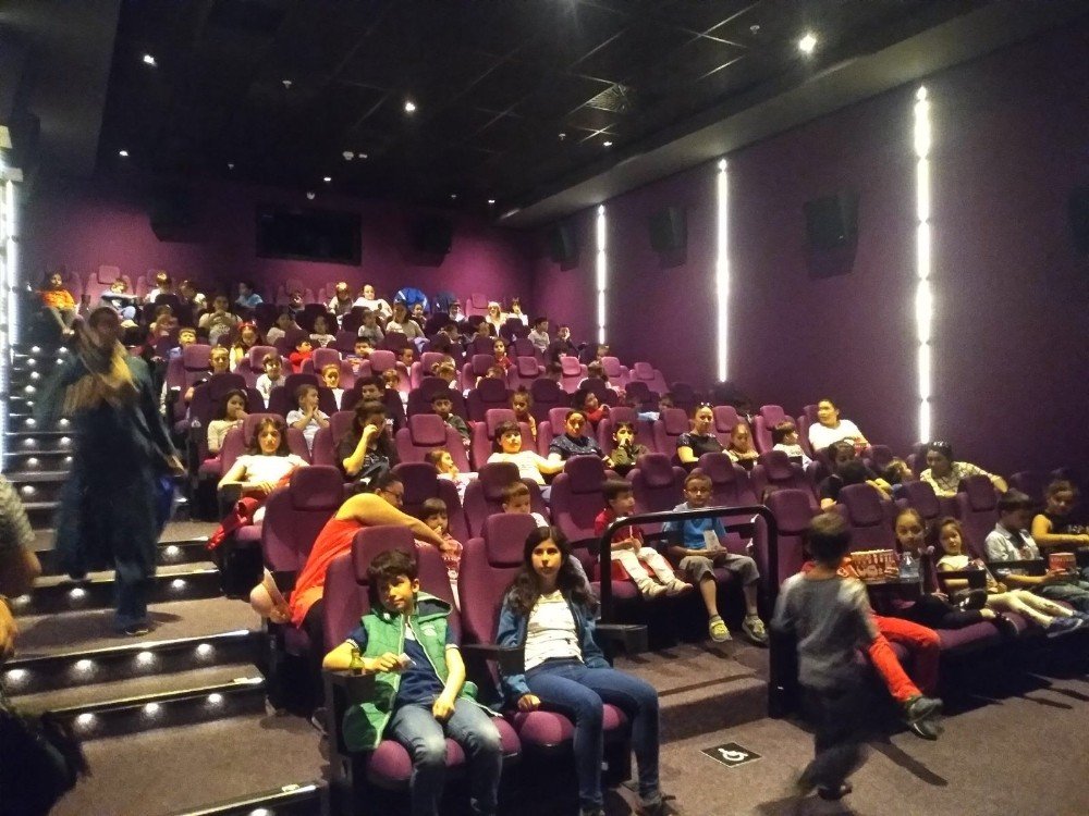 Çocuklar sinemada GESTAŞ’ın misafiri oldu