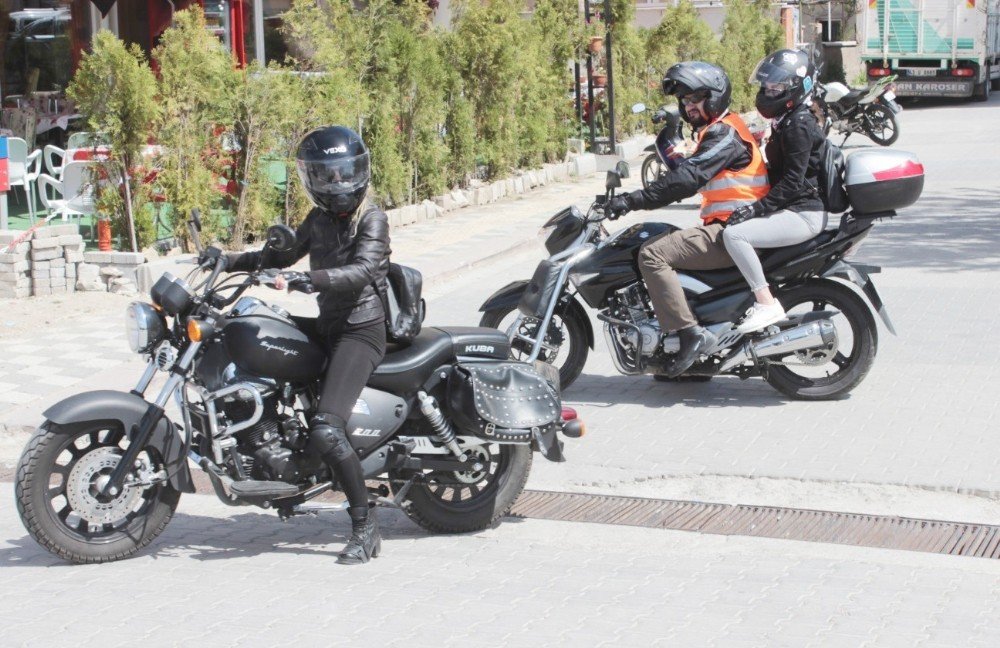Motosiklet tutkunları, ’güvenli sürüş’e dikkat çekmek için Tavşanlı’da bir araya geldi