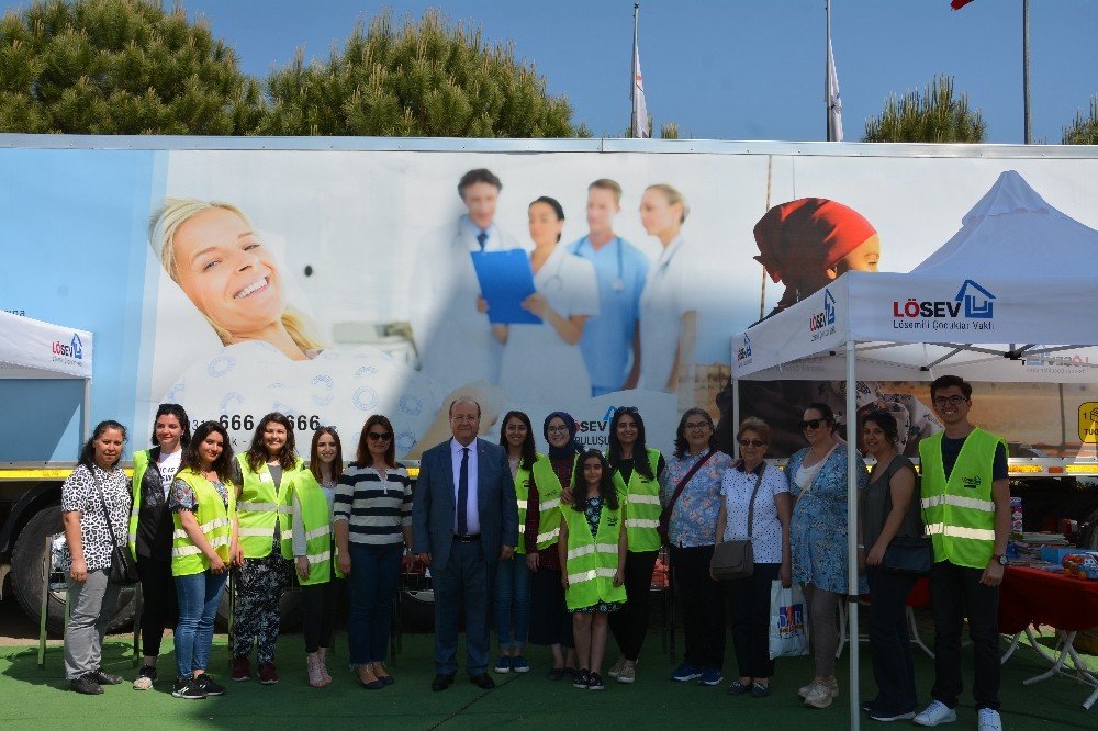 Başkan Özakcan, ’İyilik Tırı’nı ziyaret etti