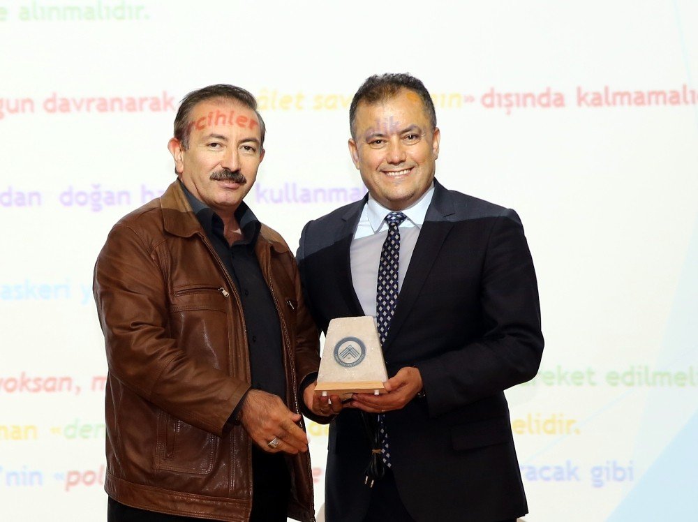 Prof. Dr. Arı: "Tarih bilinci her Türk genci için çok önemli"