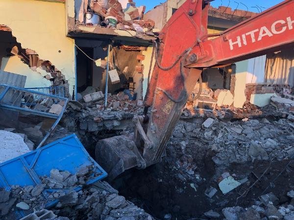 Samsat'ta 5.1'lik deprem; bazı evlerde hasar oluştu, 13 kişi yaralandı