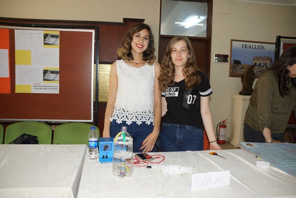 Eğitim Fakültesi öğrencileri bilimsel projelerini sergiledi