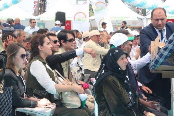 Emine Erdoğan, Harran Ovası'na biber fidesi dikti