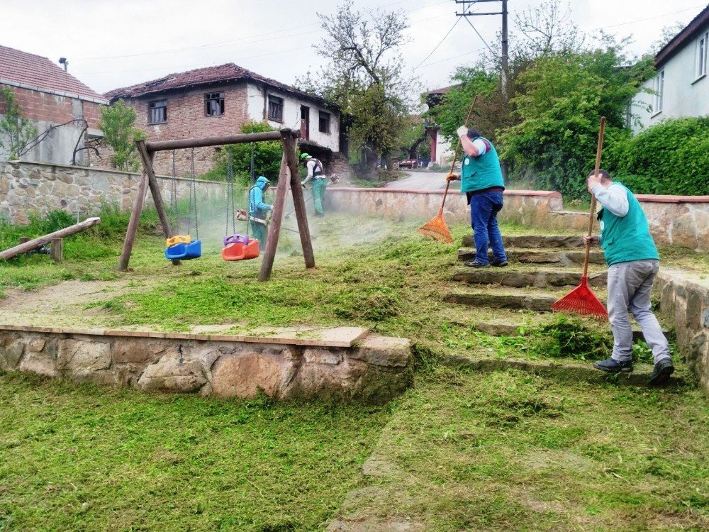 İzmit Belediyesi’nden köy parklarında onarım çalışması