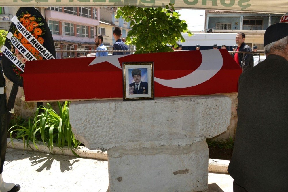 Kıbrıs gazisi Muharrem Ağduk son yolculuğuna askeri törenle uğurlandı