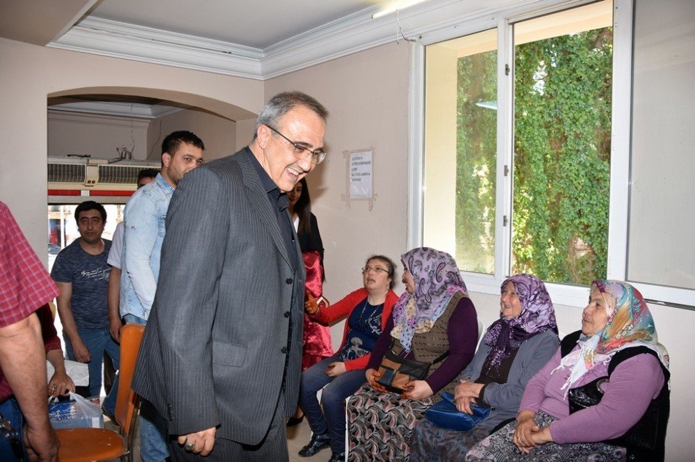 Başkan Karaçoban genç çiftlerin mutluluğuna ortak oldu