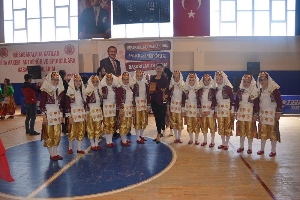 Halk Oyunları Yarışmasında Osmaneli’ye 3 birincilik ödülü