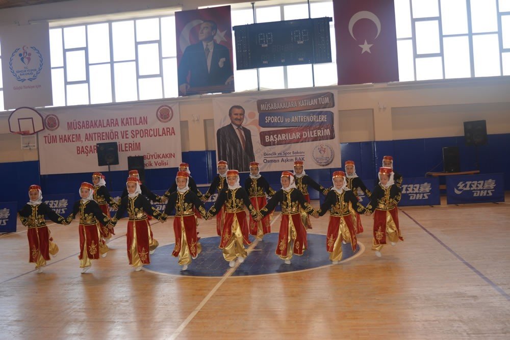 Halk Oyunları Yarışmasında Osmaneli’ye 3 birincilik ödülü