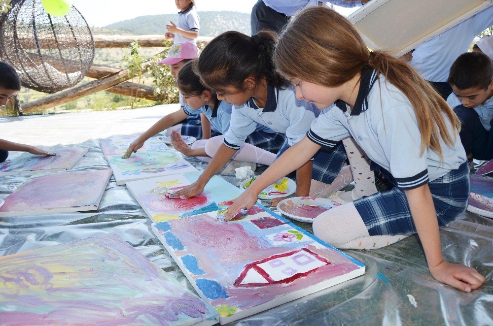 Milas’ta 50 öğrenci doğanın koynunda sanatla buluştu