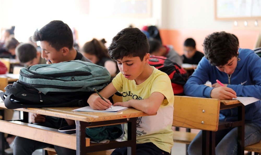 Van Büyükşehir Belediyesi 104 bin öğrenciye deneme sınavı yaptırdı