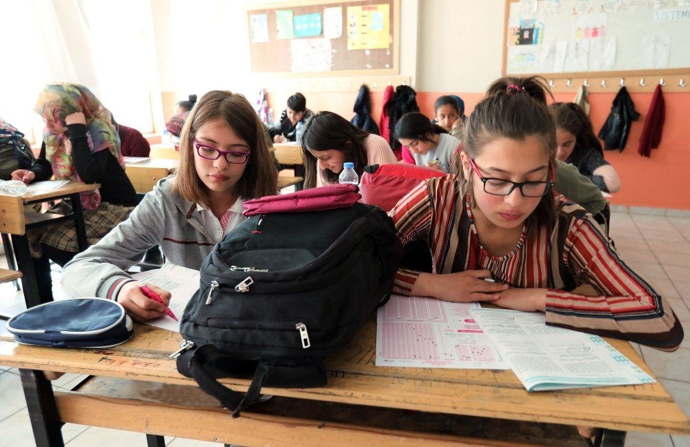 Van Büyükşehir Belediyesi 104 bin öğrenciye deneme sınavı yaptırdı