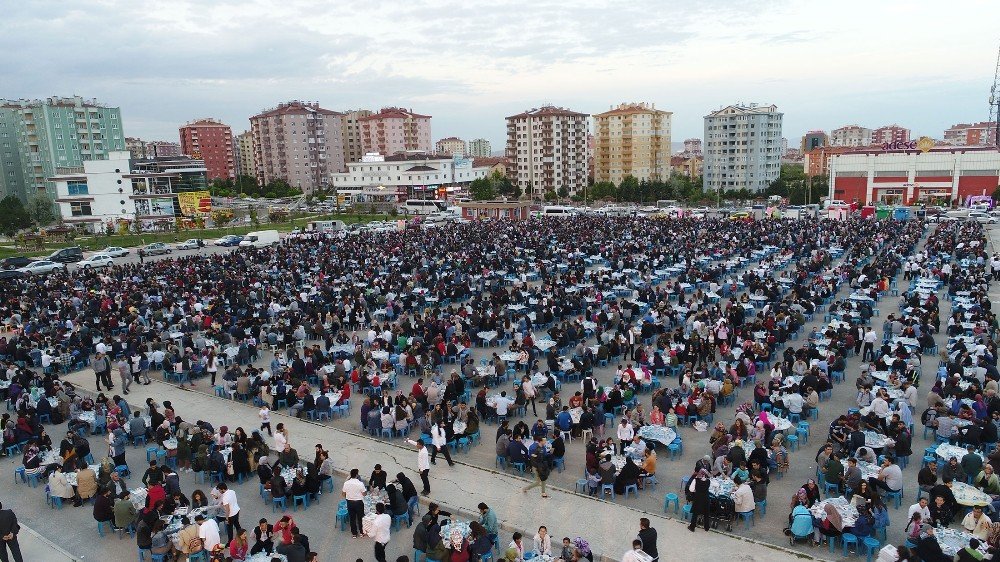 Bosna Hersek ve Kosova Mahallelerinde iftar coşkusu