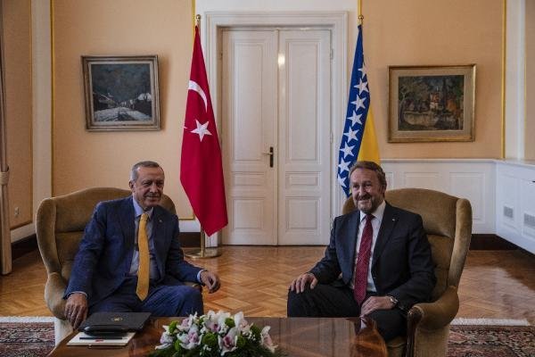 Avrupalı Türkler, Cumhurbaşkanı Erdoğan için Saraybosna'ya akın etti (2)