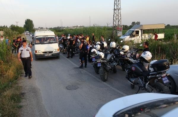 Limon hırsızlarını kovalayan motosikletli polisler kaza yaptı: 2 yaralı