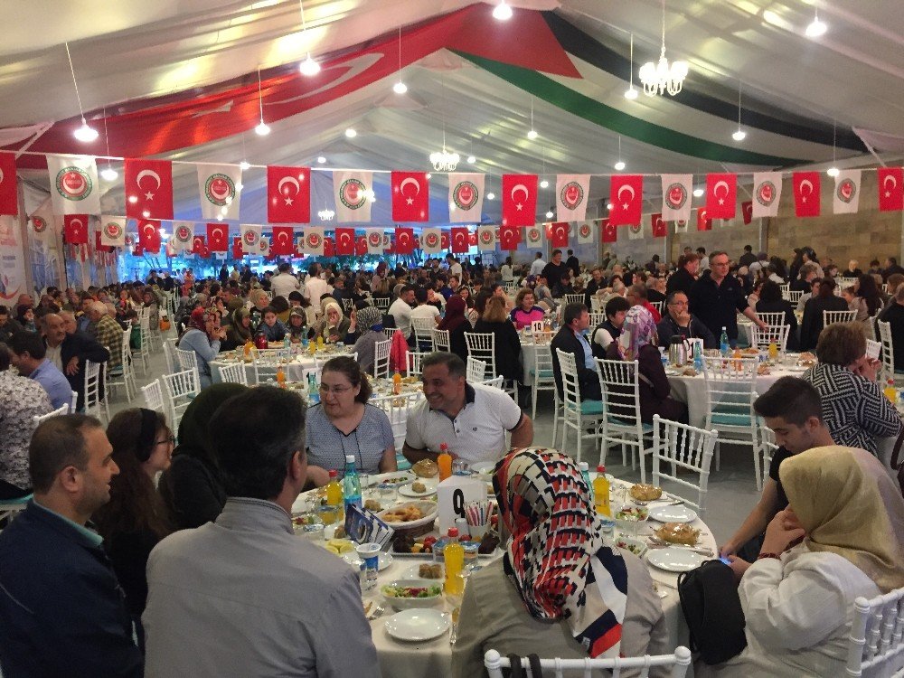 Rumeli Balkan Türkleri Sultangazi’de iftar sofrasında buluştu