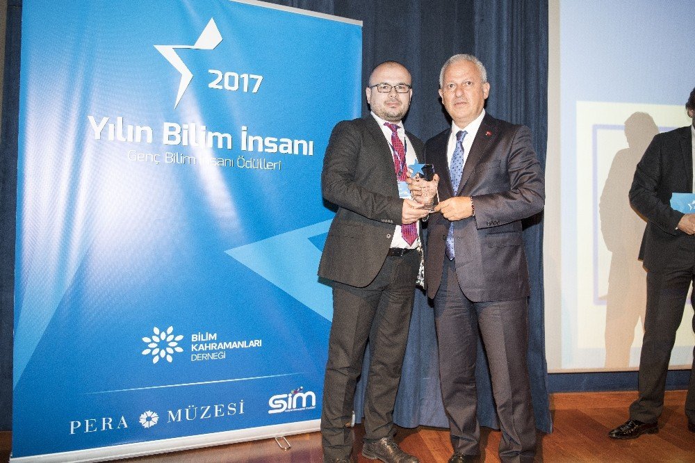 PAÜ’de görevli Doç. Dr. Necip Atar’a ‘Genç Bilim İnsanı Ödülü’ aldı