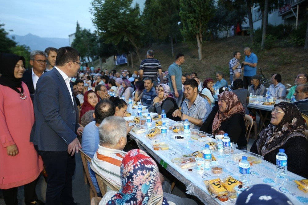 Başkan Subaşoğlu, ilçe sakinleri ile iftarda bir araya geldi