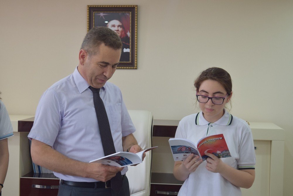 Öğrencilerden ’Uyanan Türkiye’m-15 Temmuz Destan’ kitabı