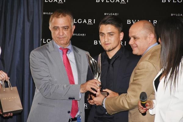 Cengiz Ünder'e "en iyi yabancı genç oyuncu" ödülü