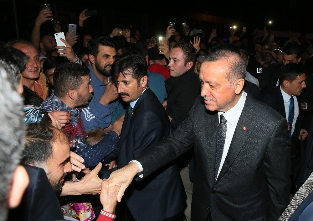 Cumhurbaşkanı Erdoğan Abdulhakim Arvasi Hazretleri’ni ziyaret etti