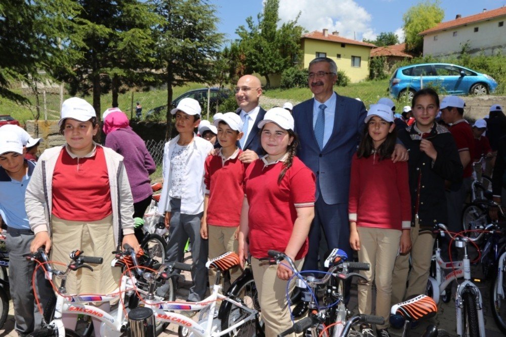 Halkbank’tan 108 öğrenciye bisiklet