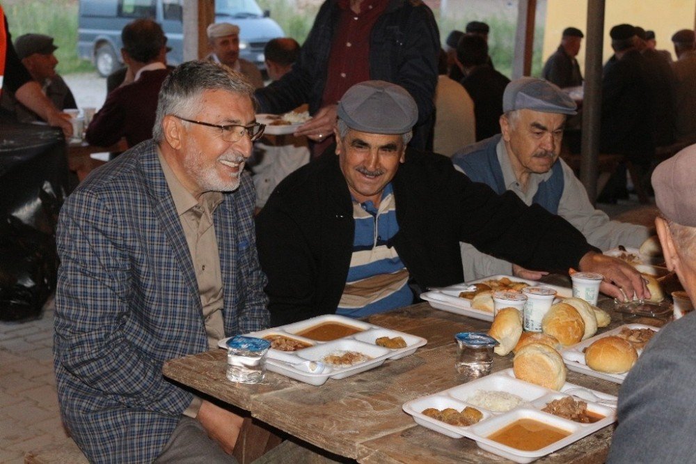 İnönü Belediyesi Erenköy’de iftar sofrası kurdu