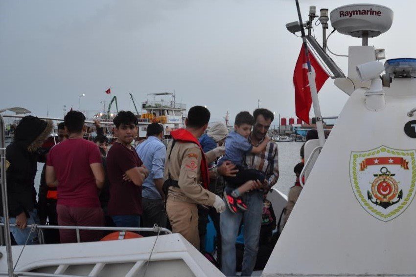 Sahil Güvenlik 24 saatte 210 göçmen yakaladı, 64 göçmen kurtardı