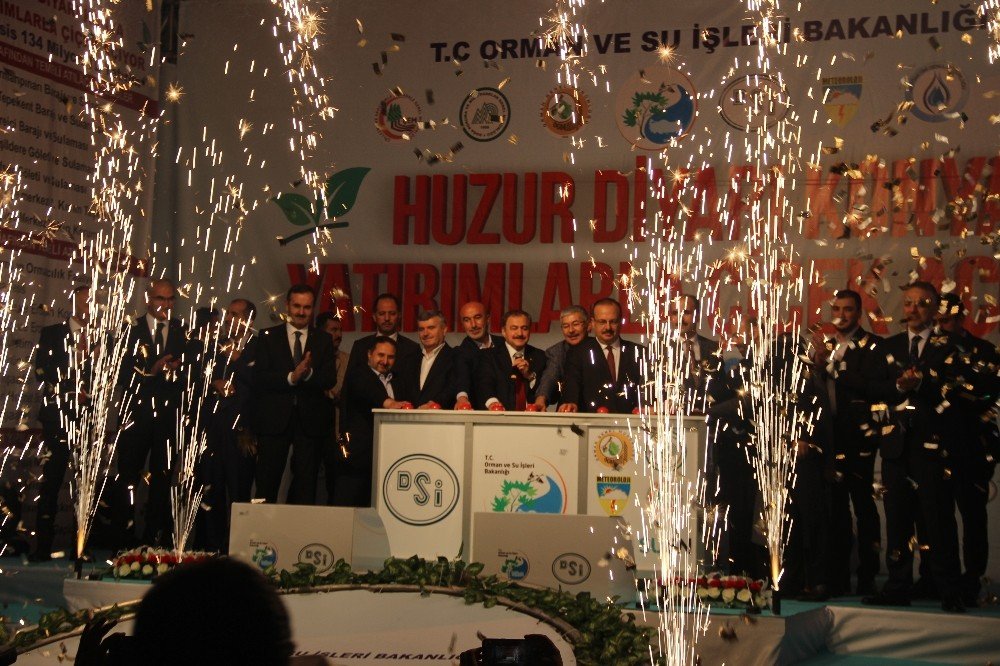 Bakan Eroğlu açılış ve temel atma törenine katıldı, Konyalılarla sahur yaptı