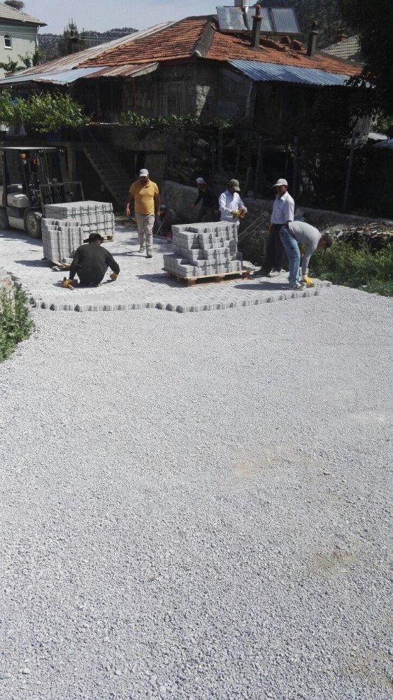 Seydişehir belediyesi parke taş çalışmalarına devam ediyor