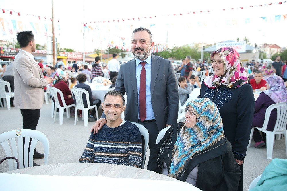 Başkan Ercan Yenikent’te iftara katıldı