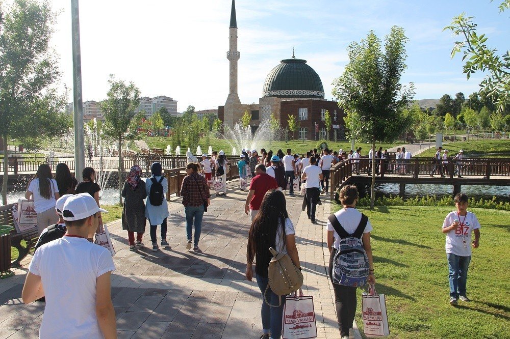 İzmir’den gelen 100 öğrenci Elazığ’da ağırlandı