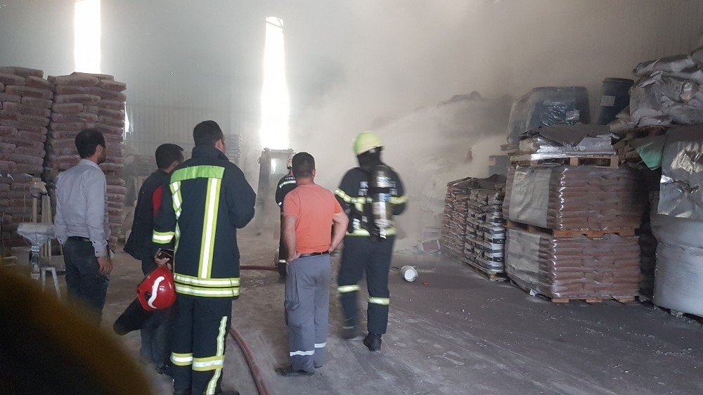 Kocaeli’de yapı malzemeleri fabrikasında yangın