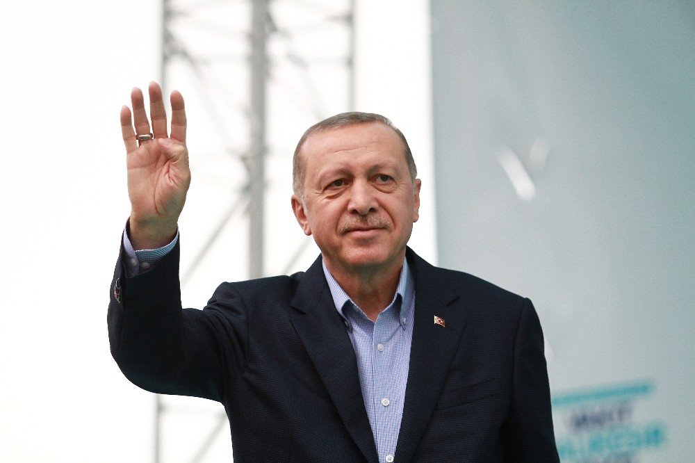 Cumhurbaşkanı Erdoğan: "Ana muhalefet ilkokul müsameresi kıvamında oyunlarla yönetiliyor"